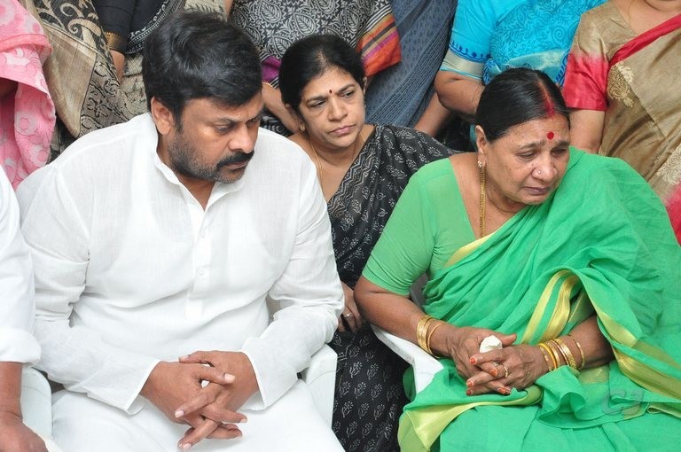 Edida Nageswara Rao Condolences Photos 1 - 27 / 126 photos
