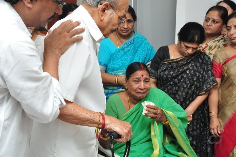 Edida Nageswara Rao Condolences Photos 1 - 41 / 126 photos