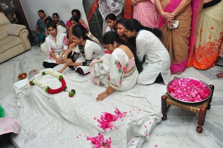 Edida Nageswara Rao Condolences Photos 1 - 51 / 126 photos