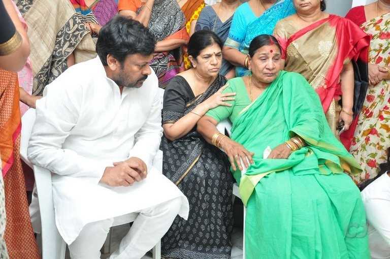Edida Nageswara Rao Condolences Photos 1 - 57 / 126 photos