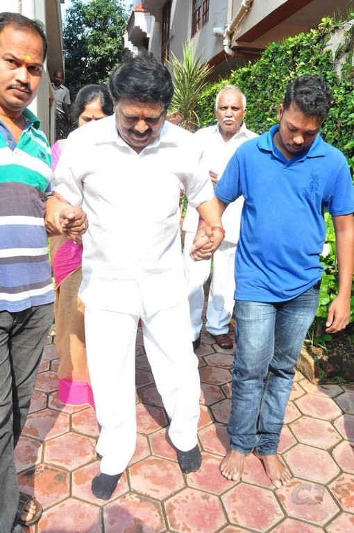 Edida Nageswara Rao Condolences Photos 1 - 58 / 126 photos