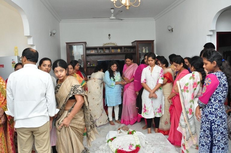 Edida Nageswara Rao Condolences Photos 1 - 61 / 126 photos