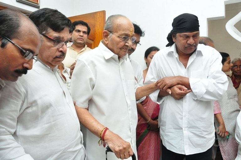 Edida Nageswara Rao Condolences Photos 1 - 65 / 126 photos
