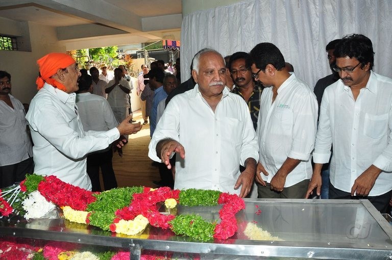 Edida Nageswara Rao Condolences Photos 1 - 66 / 126 photos