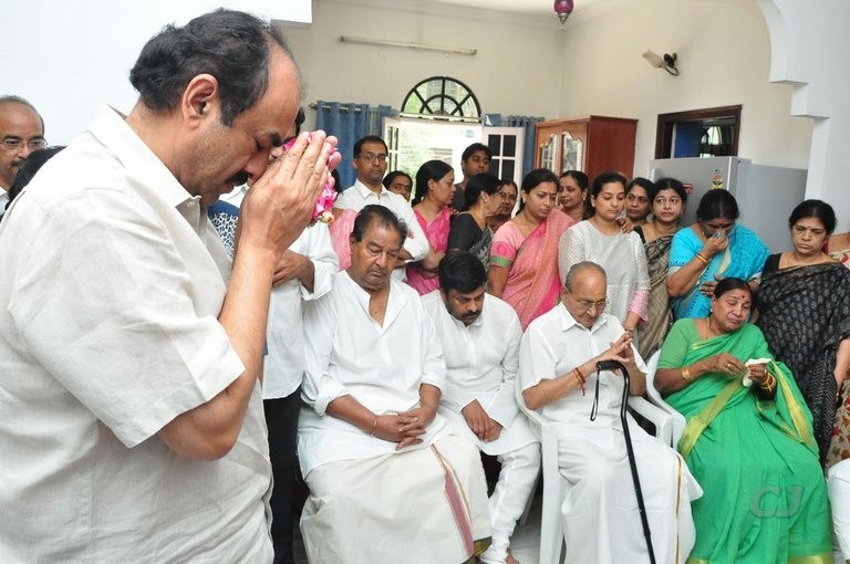 Edida Nageswara Rao Condolences Photos 1 - 67 / 126 photos