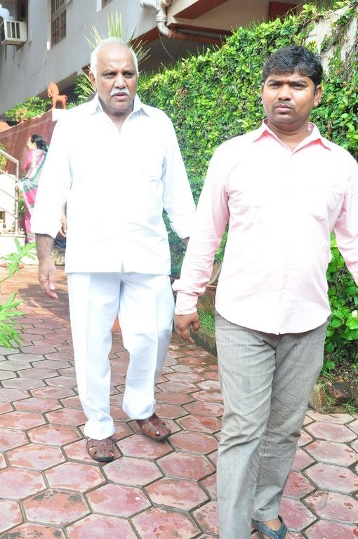 Edida Nageswara Rao Condolences Photos 1 - 69 / 126 photos