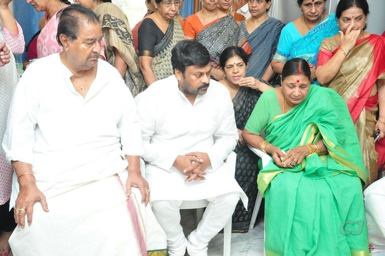 Edida Nageswara Rao Condolences Photos 1 - 72 / 126 photos