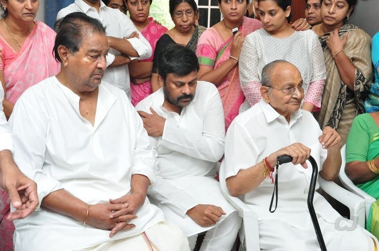 Edida Nageswara Rao Condolences Photos 1 - 74 / 126 photos