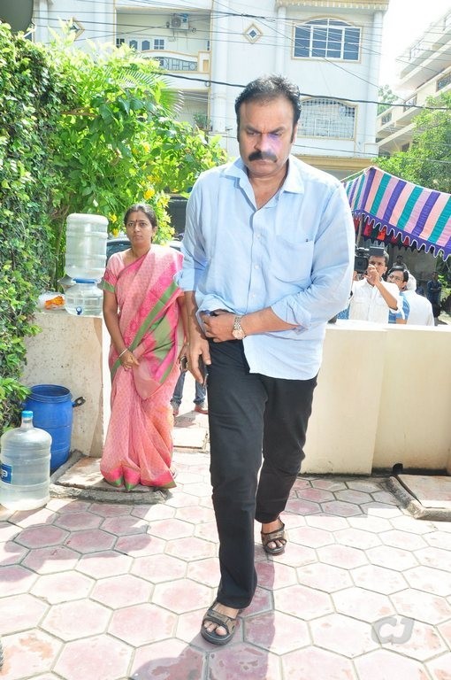 Edida Nageswara Rao Condolences Photos 1 - 76 / 126 photos