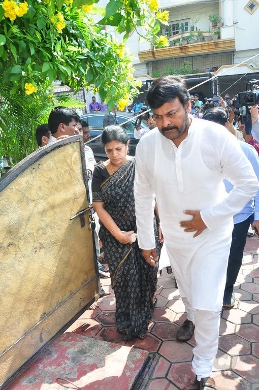 Edida Nageswara Rao Condolences Photos 1 - 82 / 126 photos