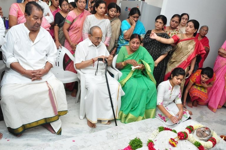 Edida Nageswara Rao Condolences Photos 1 - 85 / 126 photos