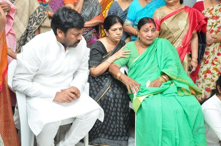 Edida Nageswara Rao Condolences Photos 1 - 86 / 126 photos