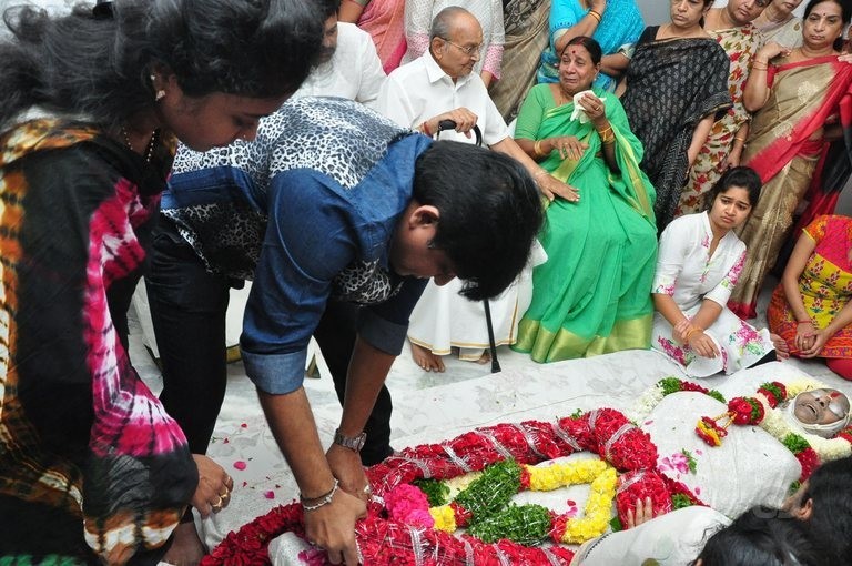 Edida Nageswara Rao Condolences Photos 1 - 91 / 126 photos