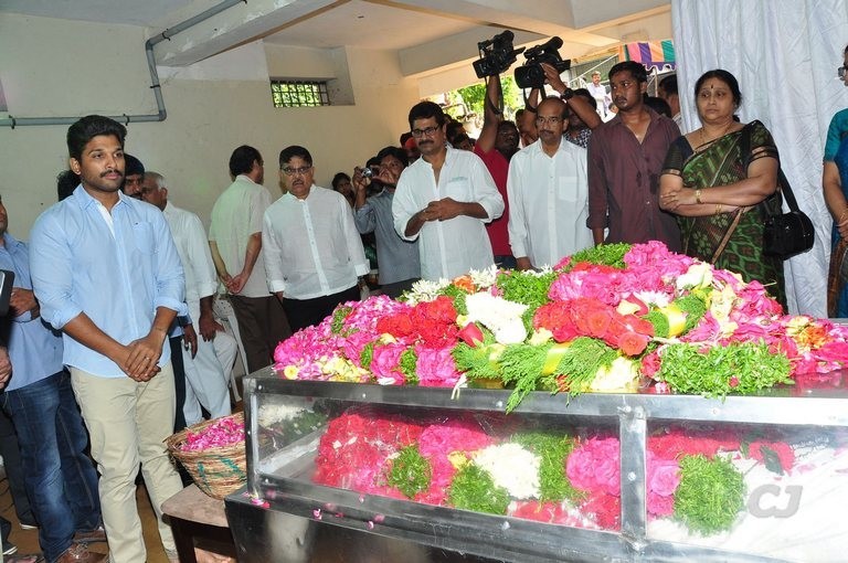 Edida Nageswara Rao Condolences Photos 1 - 92 / 126 photos