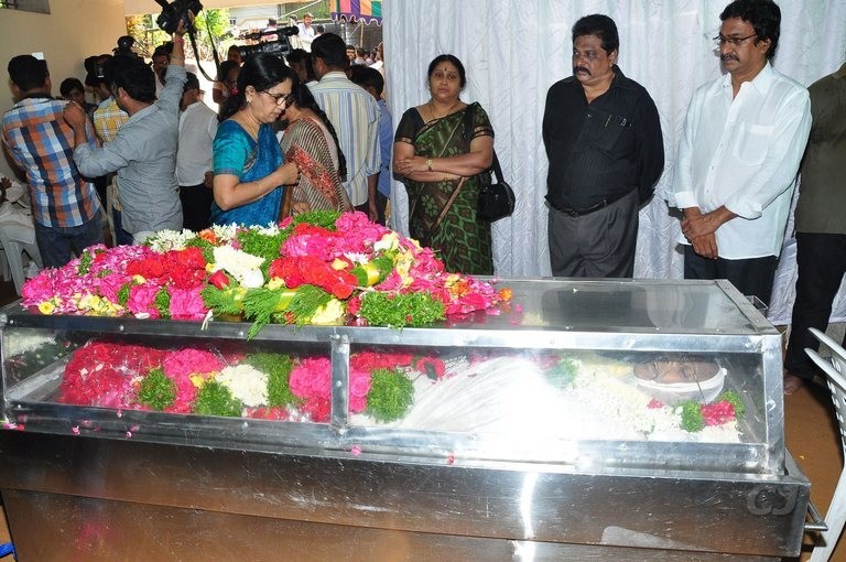 Edida Nageswara Rao Condolences Photos 1 - 93 / 126 photos