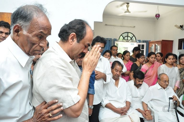 Edida Nageswara Rao Condolences Photos 1 - 107 / 126 photos