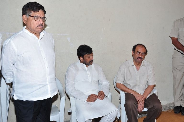 Edida Nageswara Rao Condolences Photos 1 - 119 / 126 photos