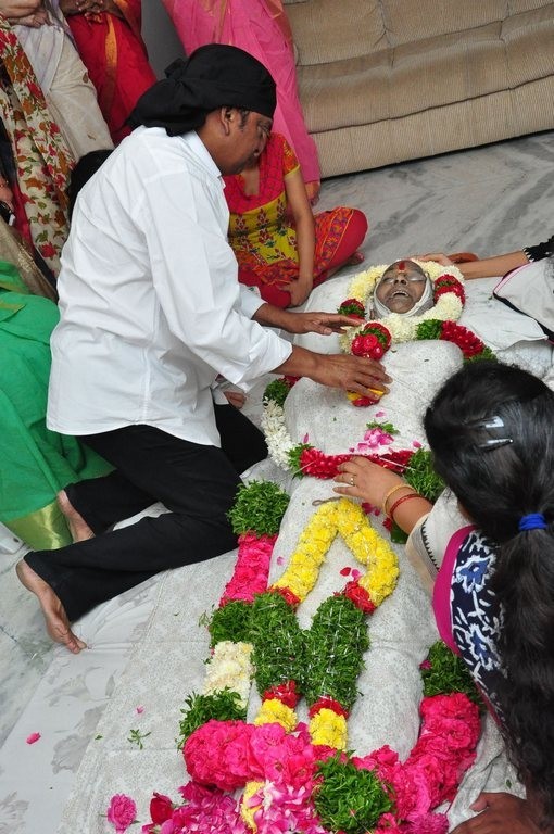 Edida Nageswara Rao Condolences Photos 1 - 122 / 126 photos