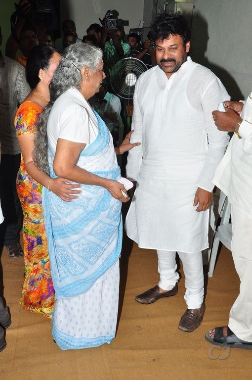 Edida Nageswara Rao Condolences Photos 2 - 4 / 138 photos