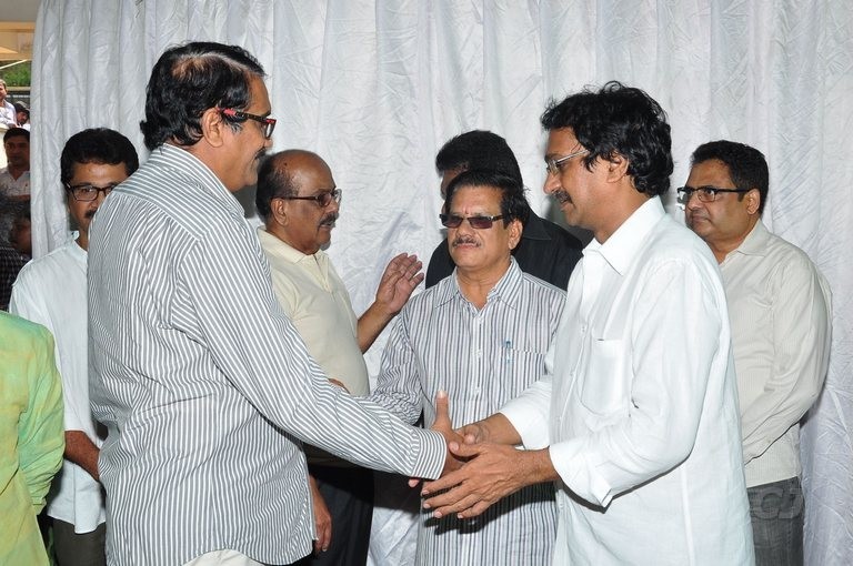 Edida Nageswara Rao Condolences Photos 2 - 5 / 138 photos