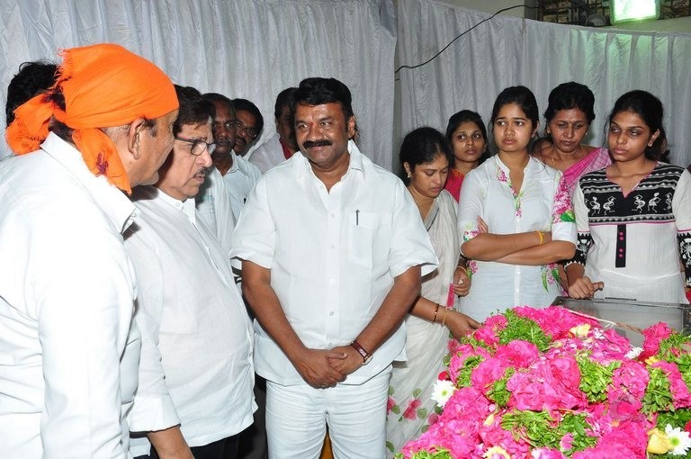 Edida Nageswara Rao Condolences Photos 2 - 11 / 138 photos