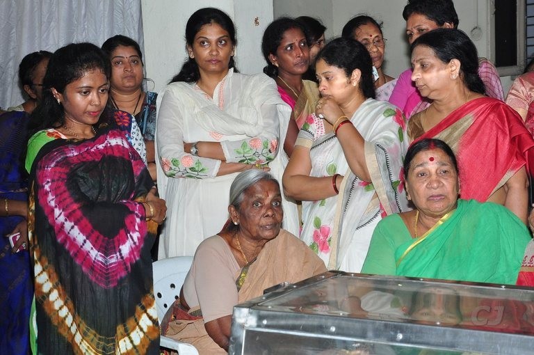 Edida Nageswara Rao Condolences Photos 2 - 12 / 138 photos