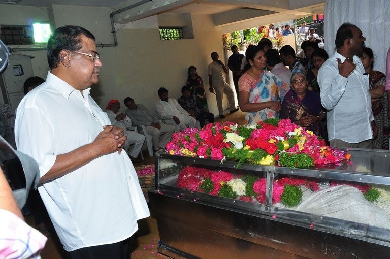 Edida Nageswara Rao Condolences Photos 2 - 13 / 138 photos