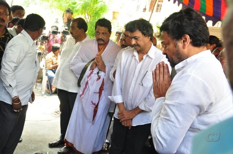 Edida Nageswara Rao Condolences Photos 2 - 15 / 138 photos