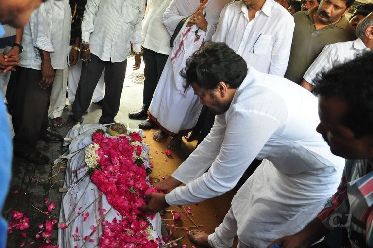 Edida Nageswara Rao Condolences Photos 2 - 18 / 138 photos