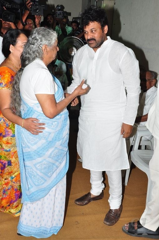 Edida Nageswara Rao Condolences Photos 2 - 21 / 138 photos