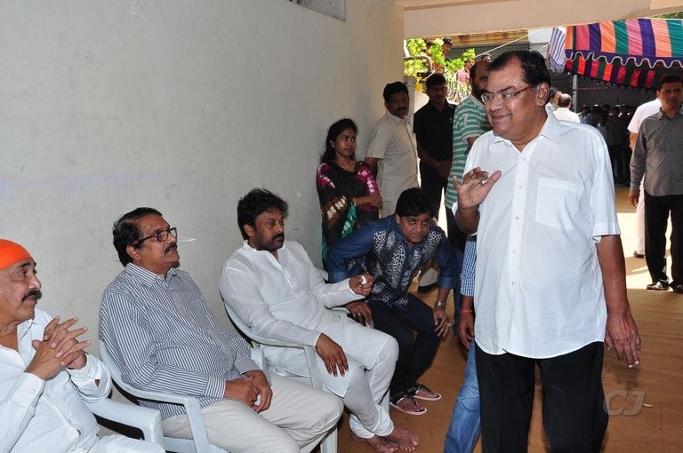 Edida Nageswara Rao Condolences Photos 2 - 23 / 138 photos