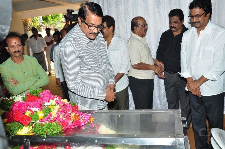 Edida Nageswara Rao Condolences Photos 2 - 24 / 138 photos