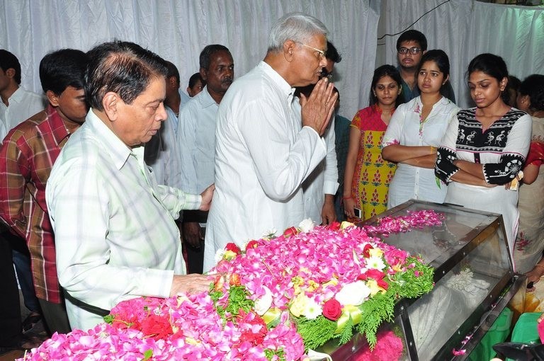 Edida Nageswara Rao Condolences Photos 2 - 29 / 138 photos