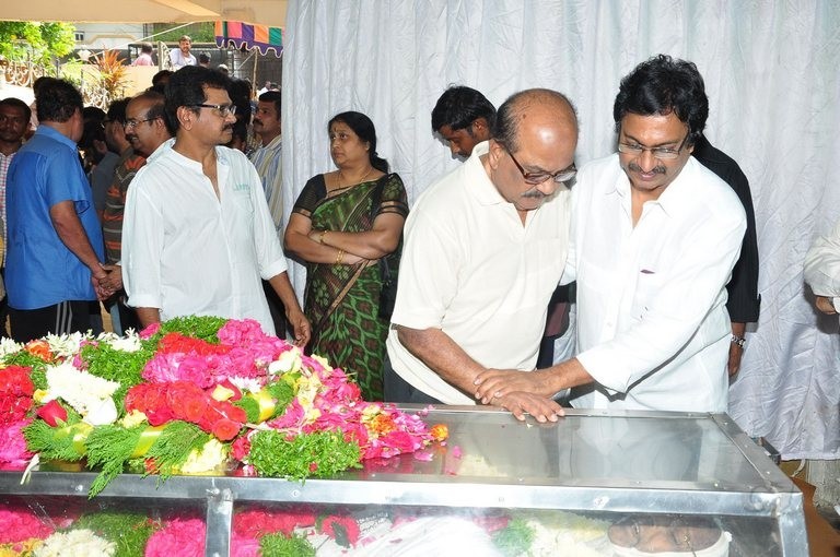 Edida Nageswara Rao Condolences Photos 2 - 42 / 138 photos