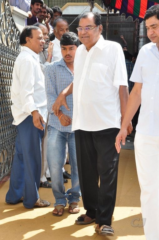 Edida Nageswara Rao Condolences Photos 2 - 43 / 138 photos