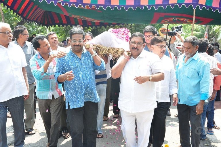 Edida Nageswara Rao Condolences Photos 2 - 46 / 138 photos