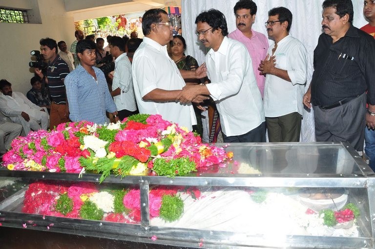 Edida Nageswara Rao Condolences Photos 2 - 50 / 138 photos