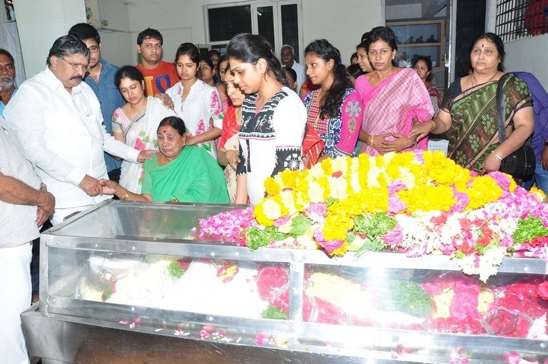 Edida Nageswara Rao Condolences Photos 2 - 53 / 138 photos