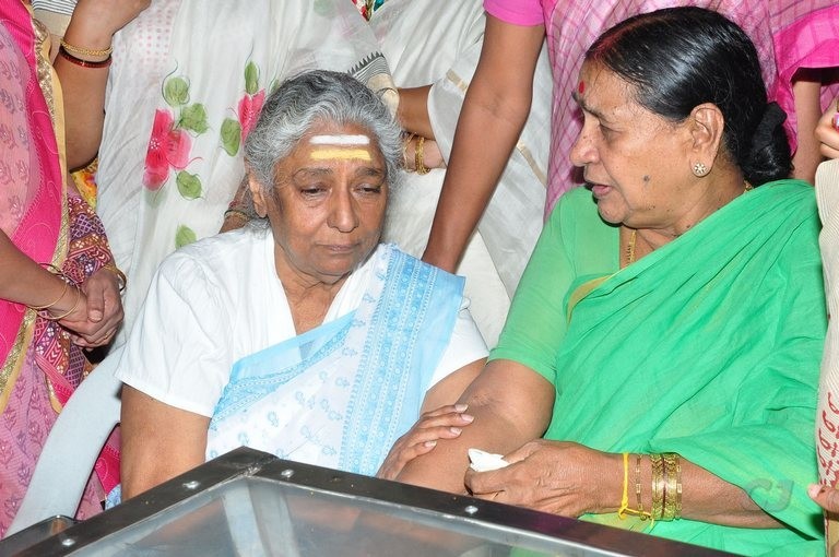 Edida Nageswara Rao Condolences Photos 2 - 80 / 138 photos