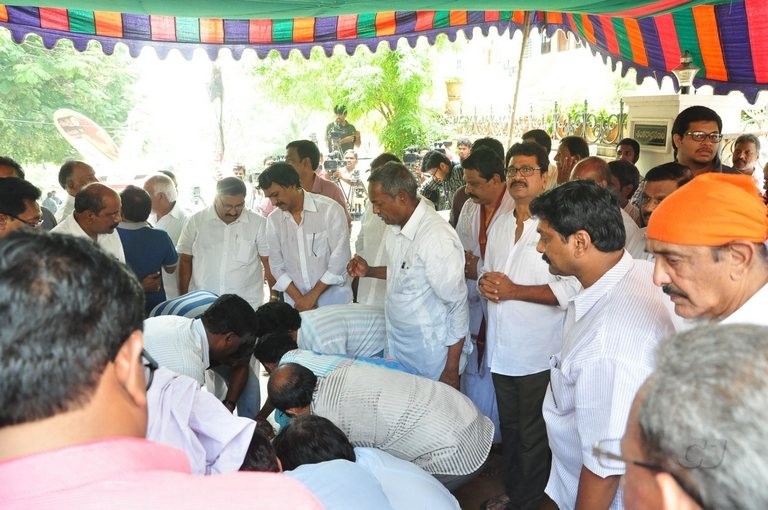 Edida Nageswara Rao Condolences Photos 2 - 114 / 138 photos