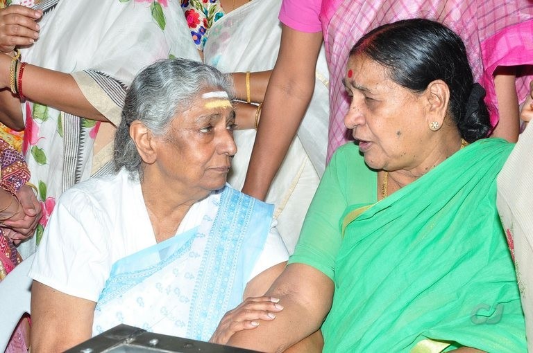Edida Nageswara Rao Condolences Photos 2 - 121 / 138 photos