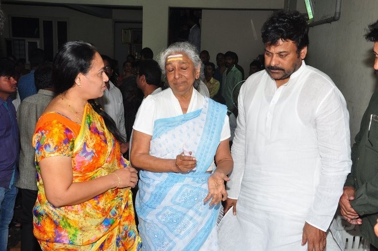 Edida Nageswara Rao Condolences Photos 2 - 133 / 138 photos