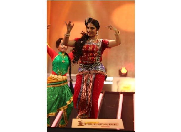 Filmfare Awards 2013 Photos - 65 / 94 photos