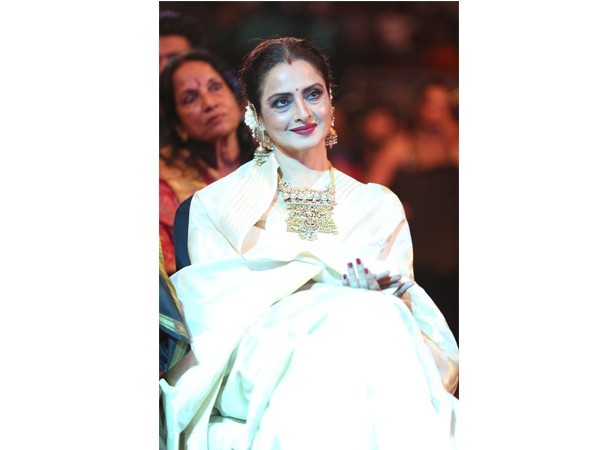 Filmfare Awards 2013 Photos - 67 / 94 photos