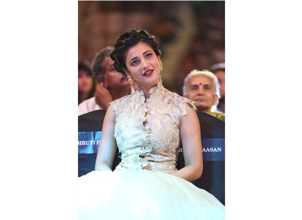 Filmfare Awards 2013 Photos - 86 / 94 photos