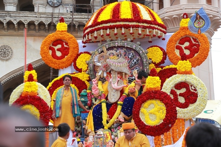 Ganesh Immersion At Hyderabad - 20 / 77 photos