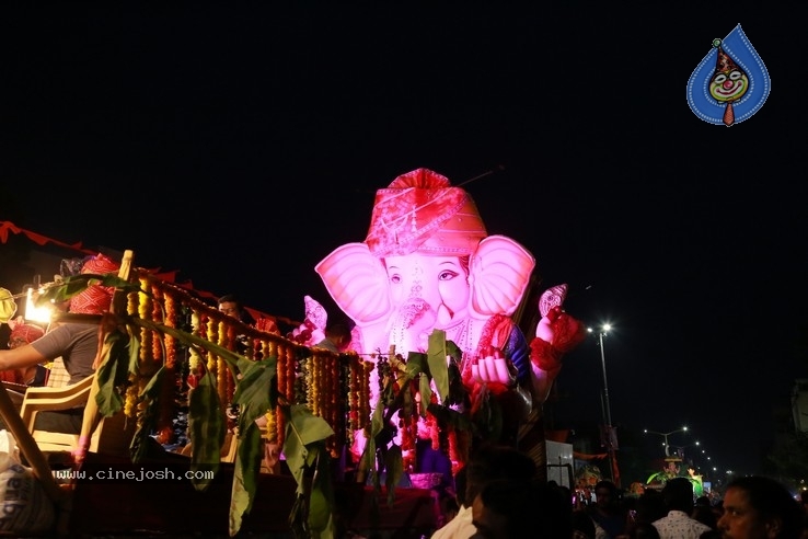 Ganesh Immersion At Hyderabad - 23 / 77 photos