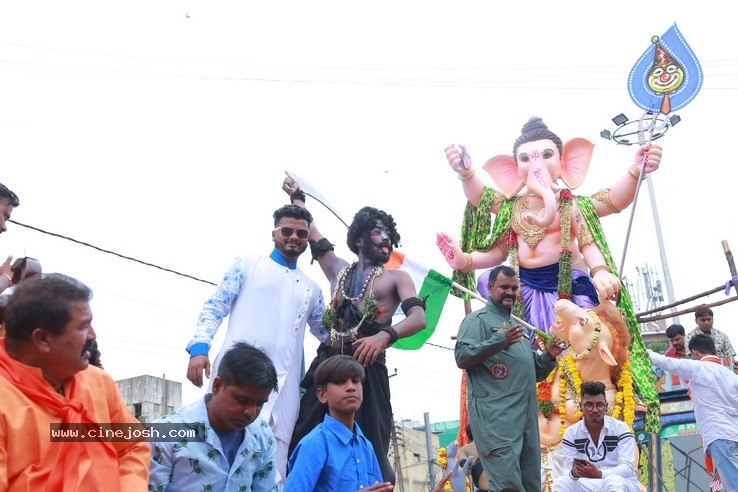 Ganesh Immersion At Hyderabad - 45 / 77 photos
