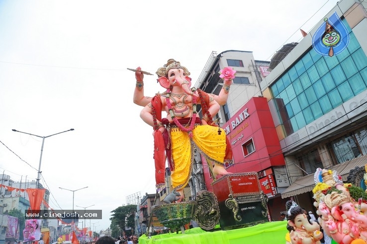 Ganesh Immersion At Hyderabad - 48 / 77 photos