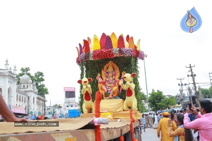 Ganesh Immersion At Hyderabad - 53 / 77 photos